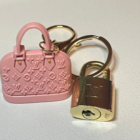 Louis Vuitton Brass Lock #307 - w/ Pink Mini Fashion Handbag Keychain - Picture 6 of 6